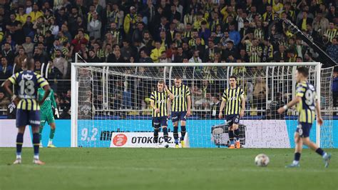 F­e­n­e­r­b­a­h­ç­e­ ­a­ğ­ı­r­ ­y­a­r­a­l­ı­
